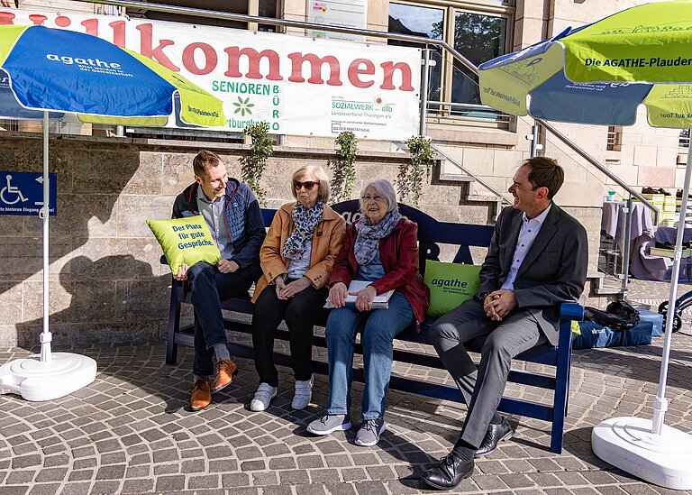 Hannes Knott und Enrico Demski mit Gästen