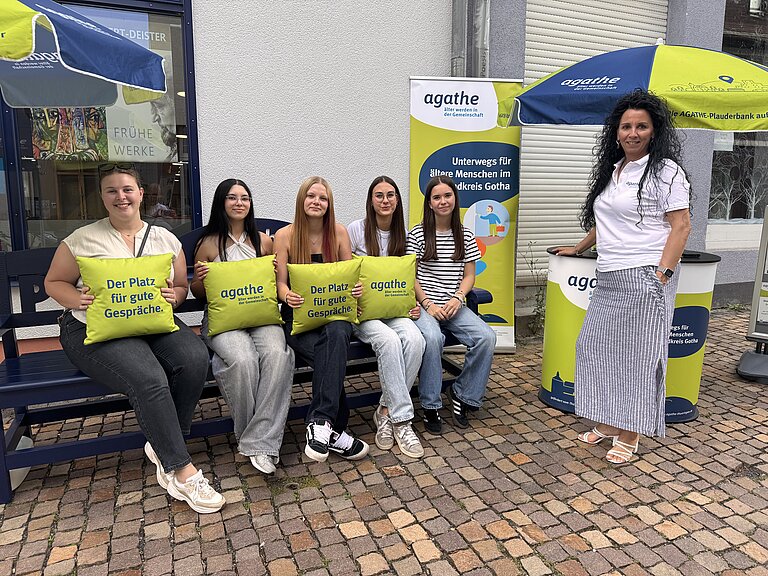 AGATHE-Koordinatorin mit Jugendlichen