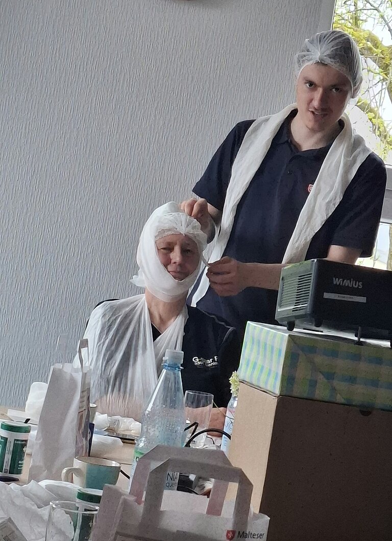 Kopf- und Armverband